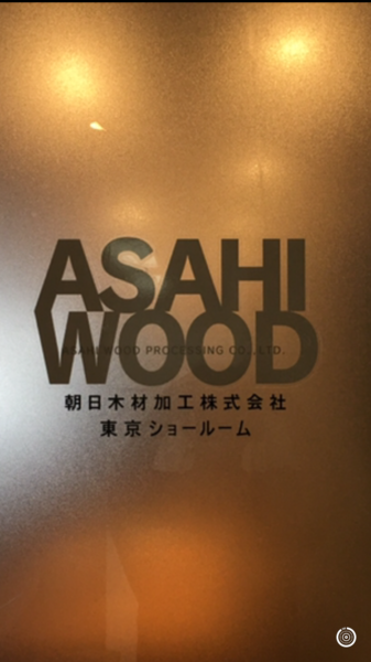 ガラスにプリントシールとカッティングシートを貼り付け