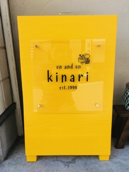 アクリル看板にカッティングシール